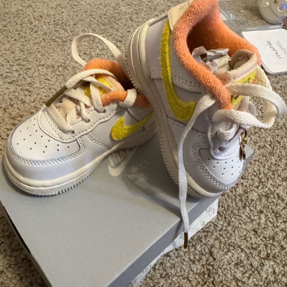 Toddler Nike Force 1 LV8 White and Yellow Sneaker